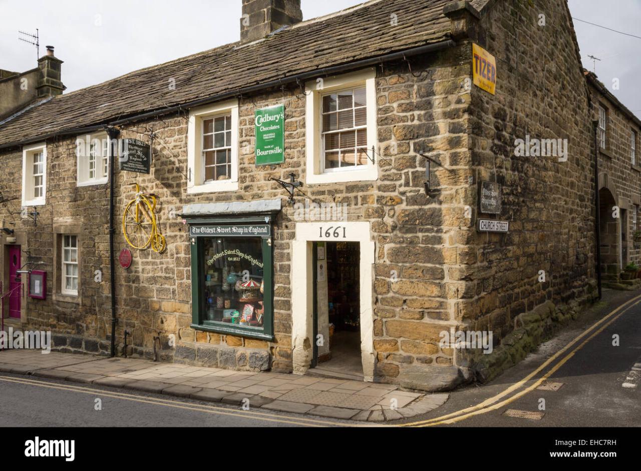 England oldest sweet shop hi-res stock photography and images - Alamy The Oldest Shop in Town: A Legacy of Service